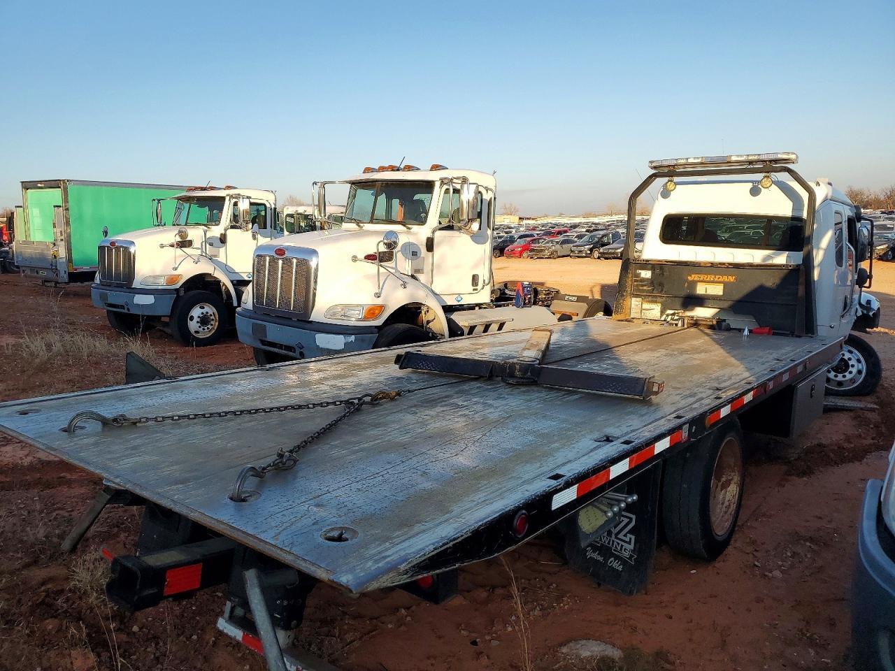 2018 Freigliner 2018 Freightliner Business Class M2 Rollback Truck