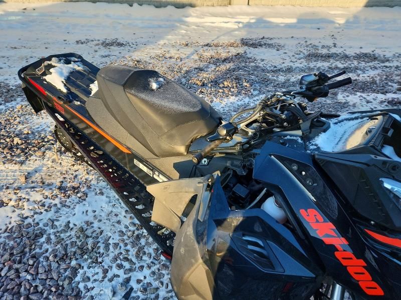 2016 Skidoo Renegade Adrenaline