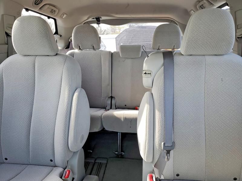 2011 Toyota Sienna le