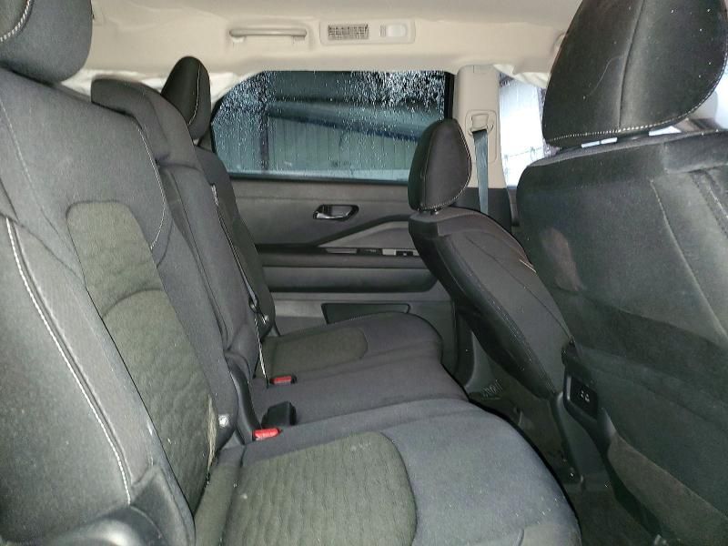 2025 Nissan Pathfinder sv