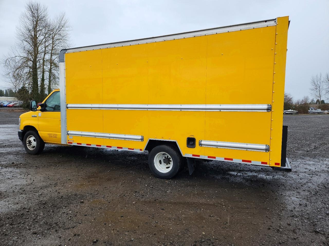 2022 Ford Econoline-BOX Truck
