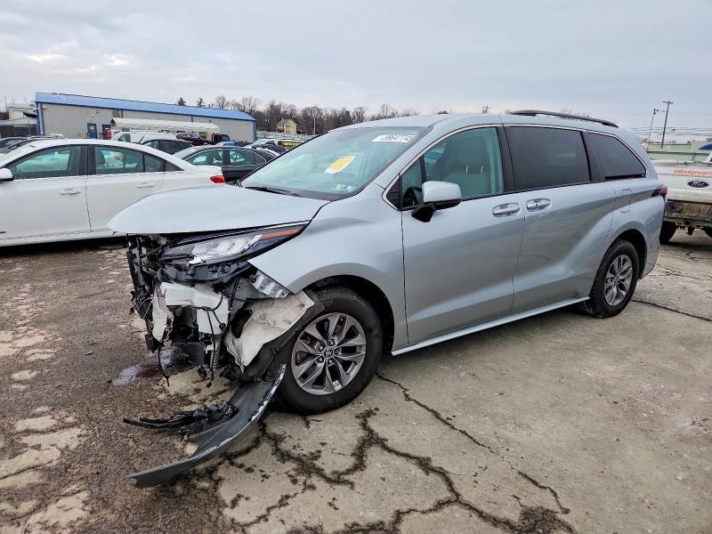 2022 Toyota Sienna le