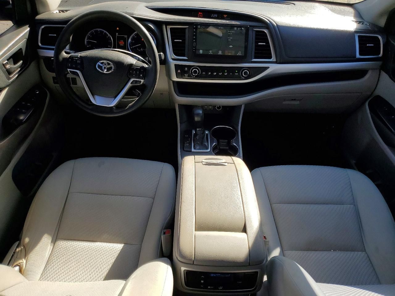 2019 Toyota Highlander le