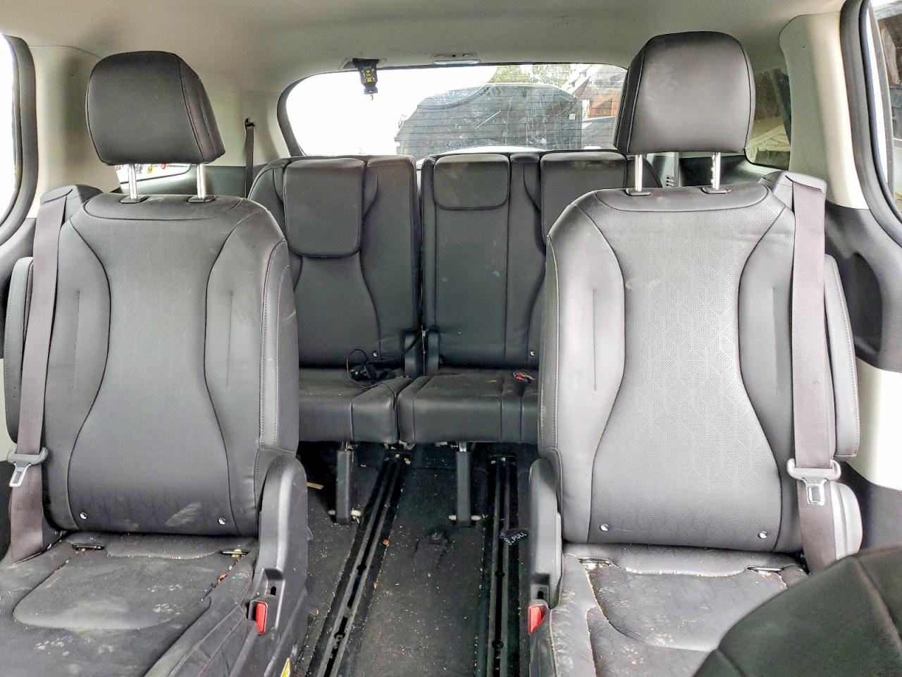 2022 KIA Carnival lx