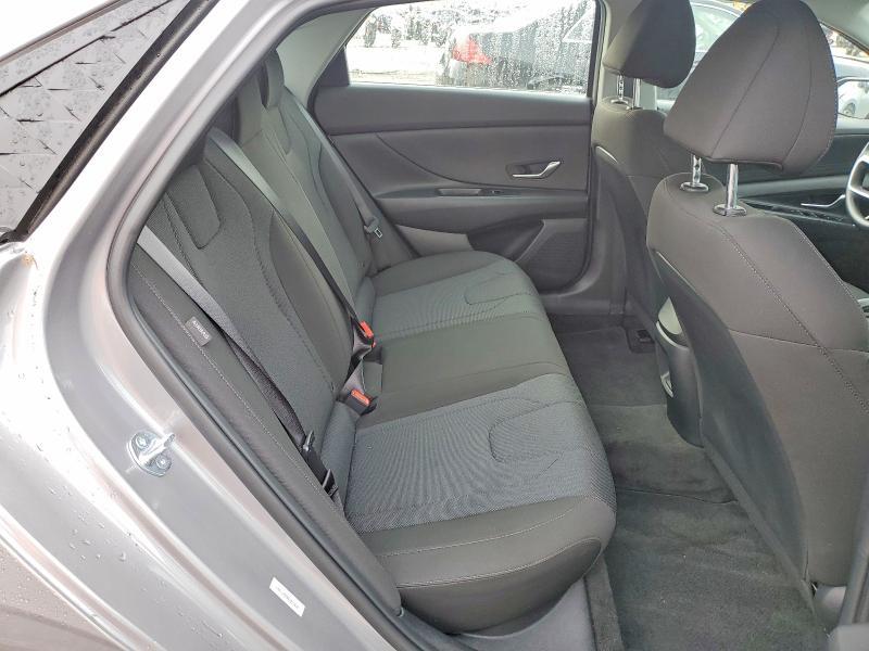 2025 Hyundai Elantra se