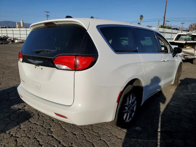 2024 Chrysler Voyager lx