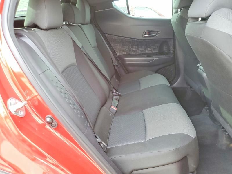 2021 Toyota C-hr xle