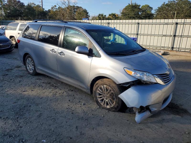 2016 Toyota Sienna xle 8-passenger