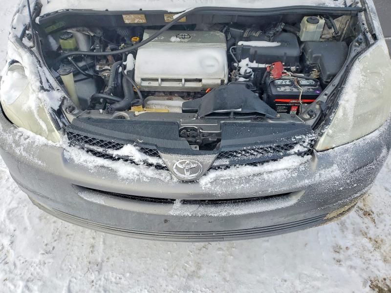 2004 Toyota Sienna ce