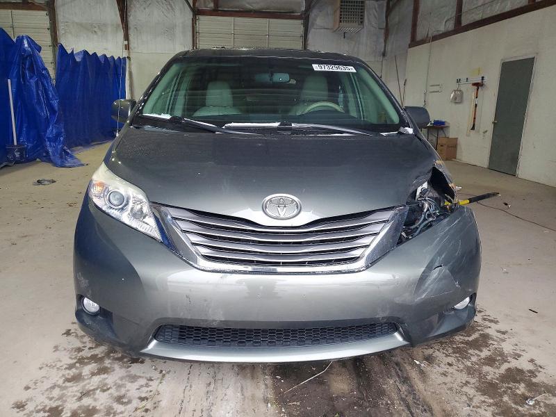 2012 Toyota Sienna xle