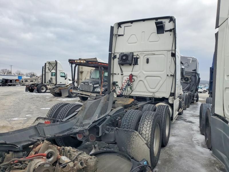 2020 Freightliner Cascadia 126 Semi Truck