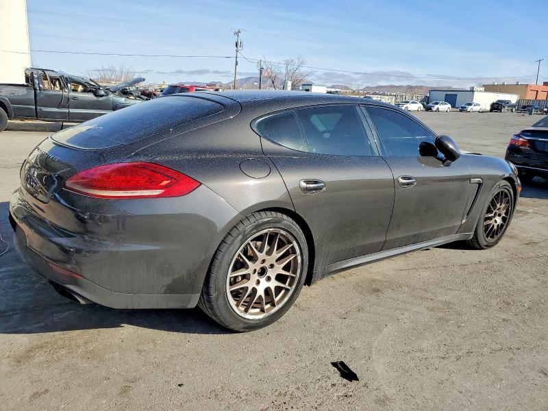 2014 Porsche Panamera 2