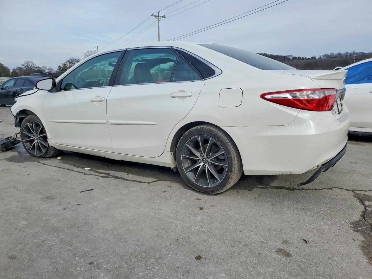 2016 Toyota Camry le