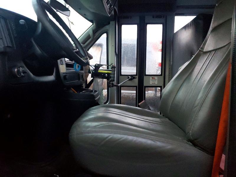 2017 Chev Express G4500