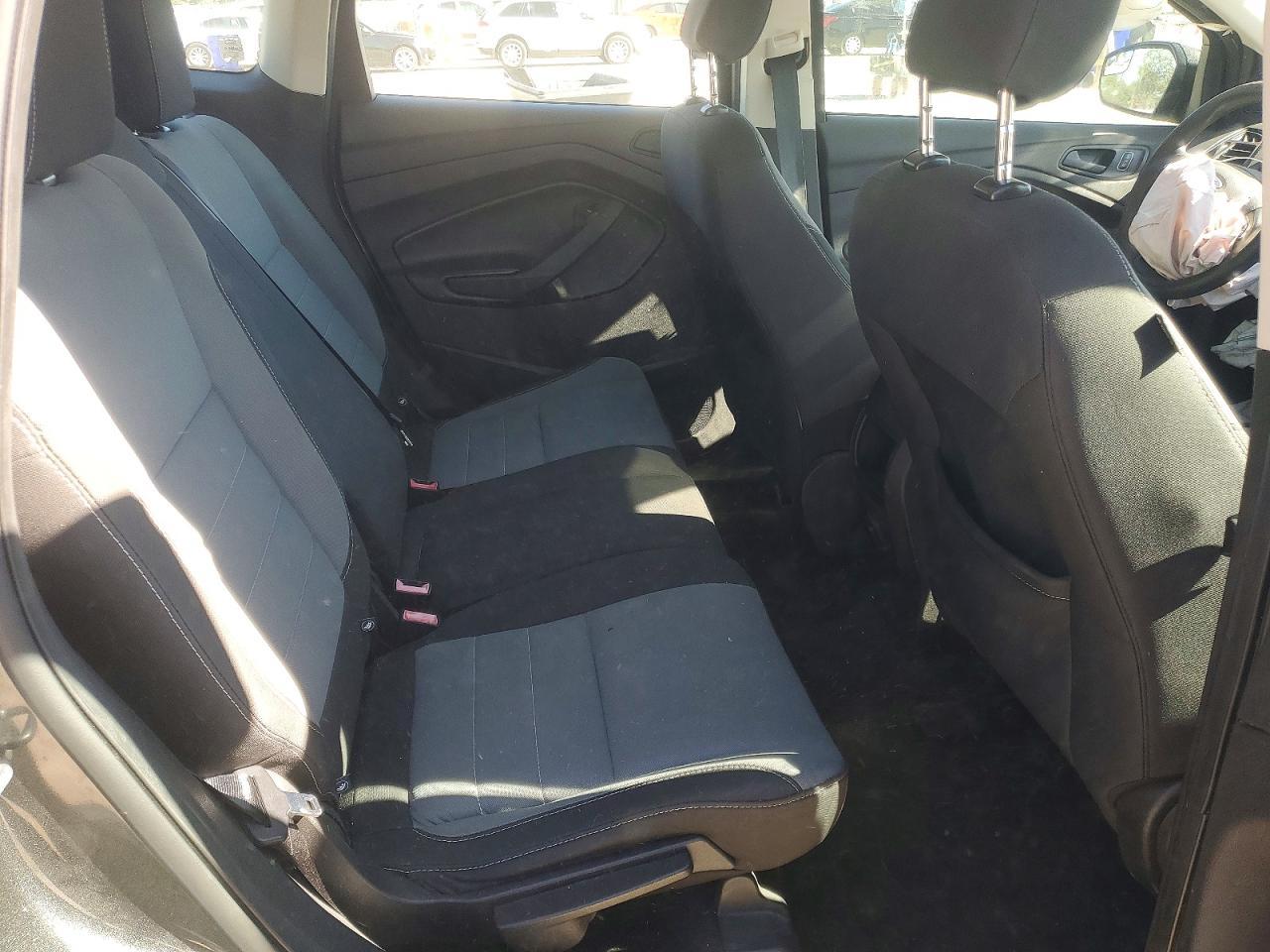 2019 Ford Escape s
