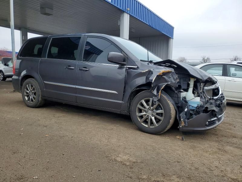 2016 Chrysler Town & Country s