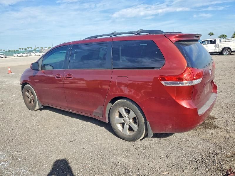 2013 Toyota Sienna le