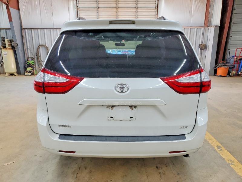 2016 Toyota Sienna xle