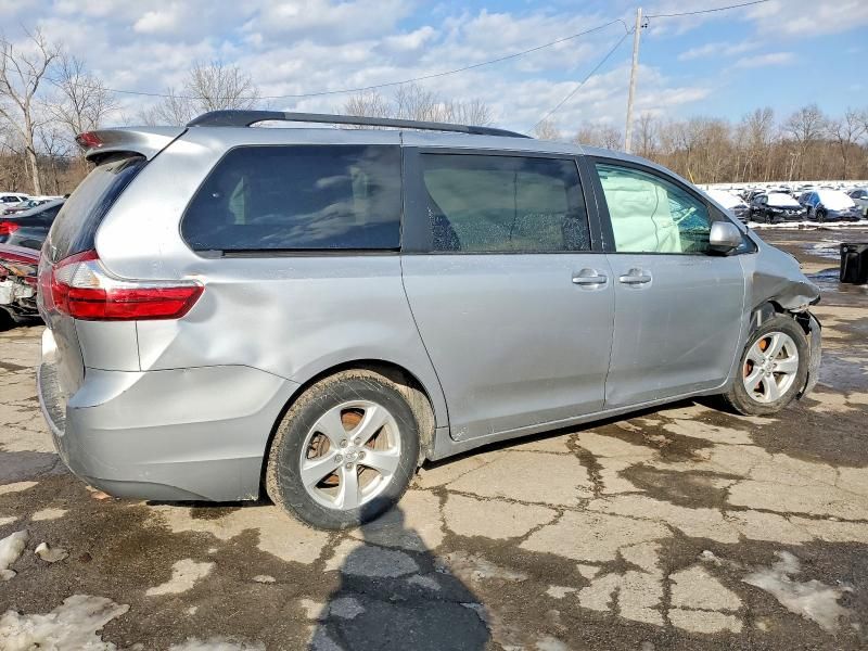 2015 Toyota Sienna le