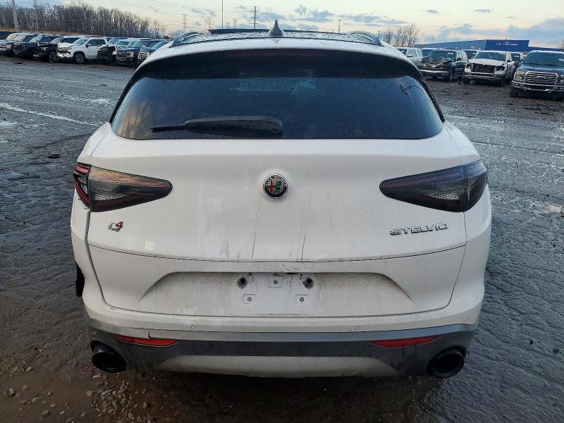 2024 Alfa Romeo Stelvio ti