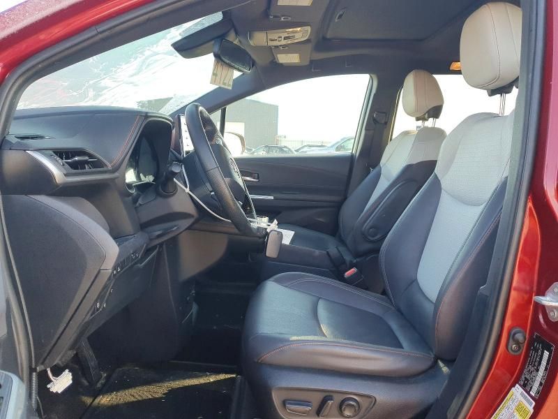 2022 Toyota Sienna xse