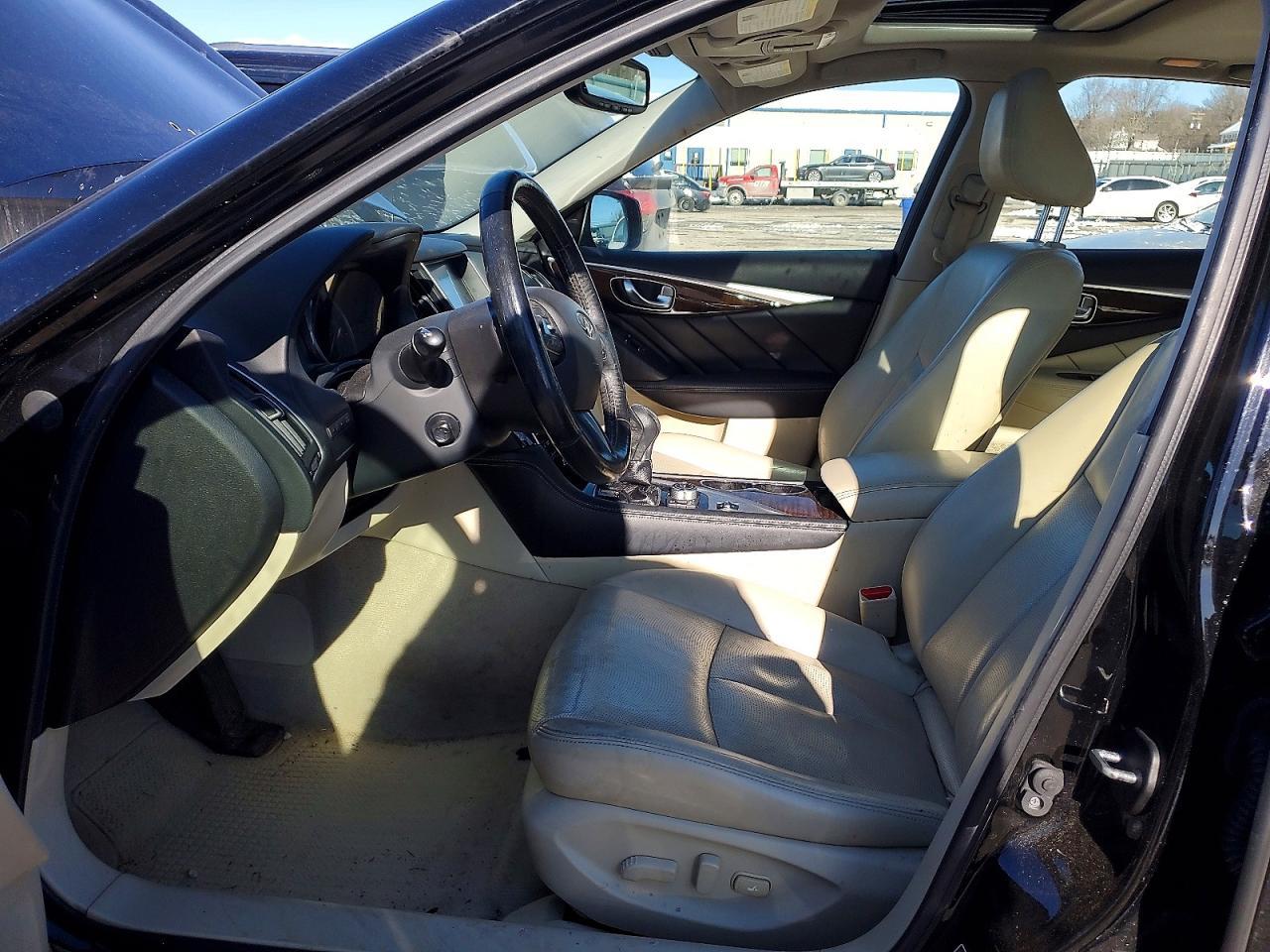 2016 Infiniti Q50 Premium
