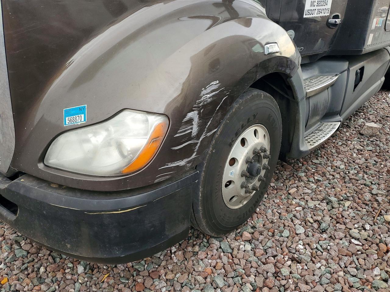 2015 Kenworth T680 Semi Truck