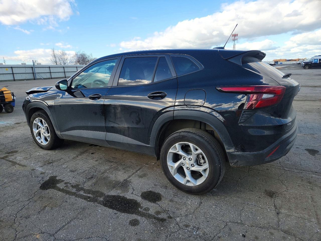 2025 Chevrolet Trax ls
