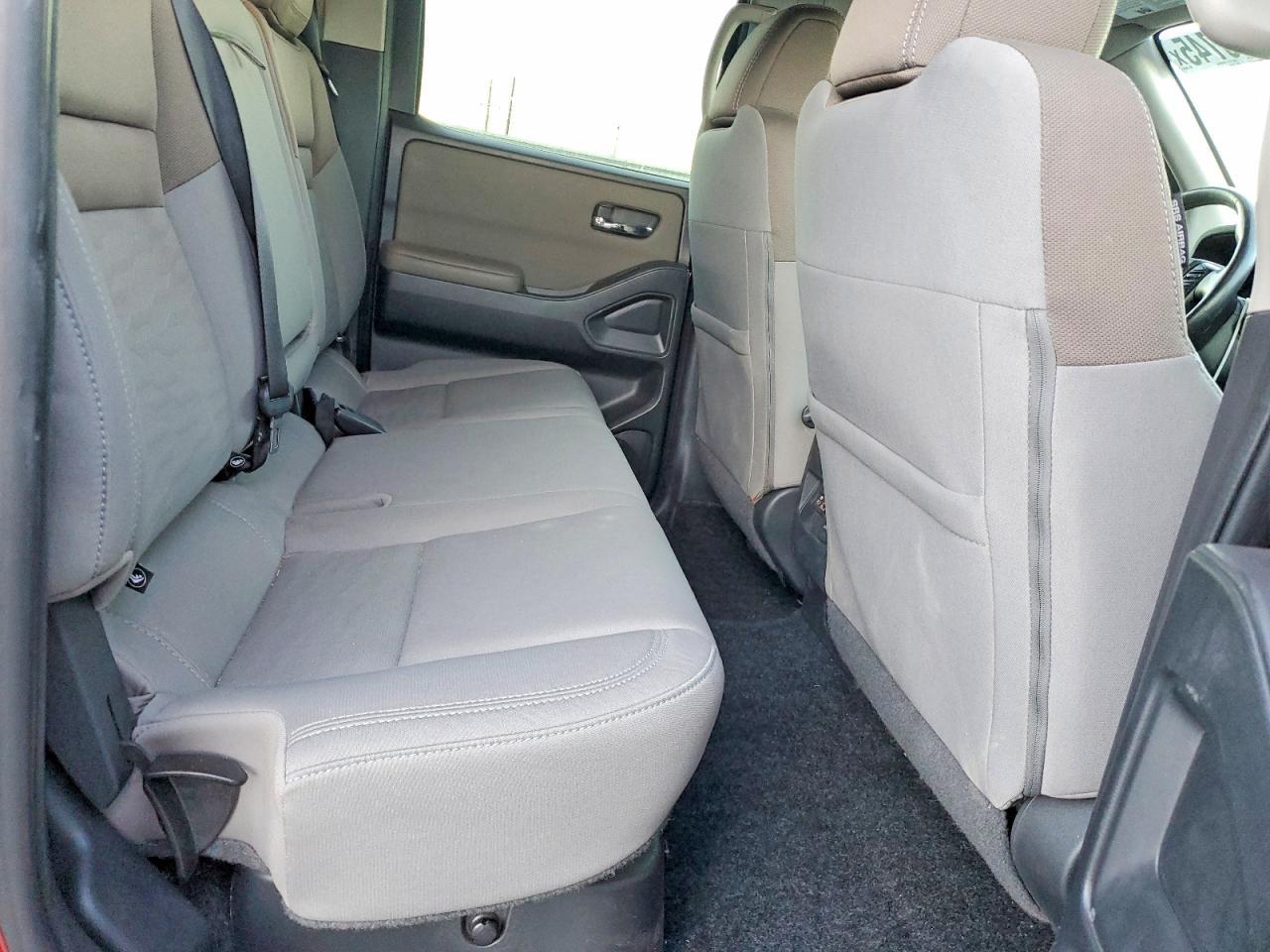 2022 Nissan Frontier s