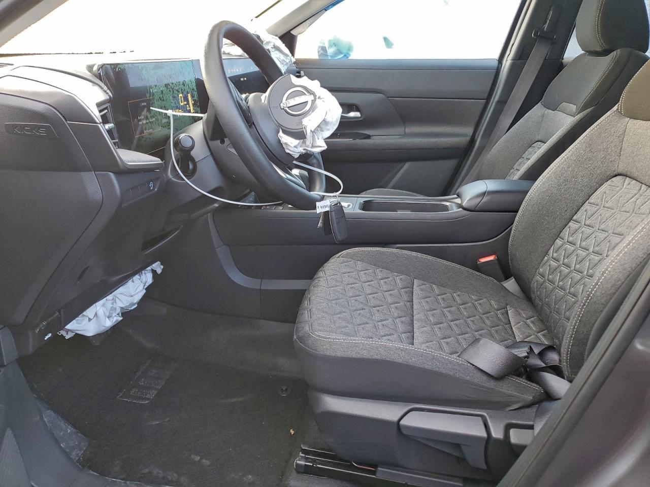 2025 Nissan Kicks sv