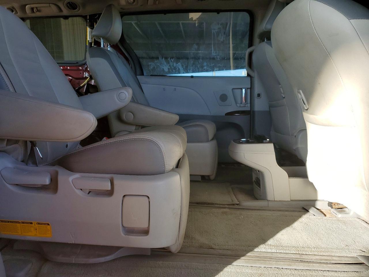 2013 Toyota Sienna Limited 7-passenger