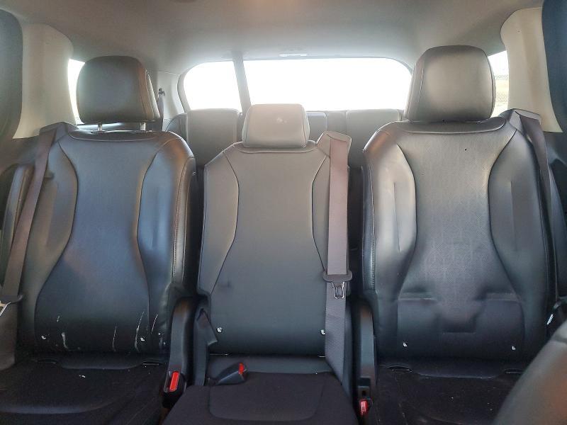 2023 KIA Carnival lx