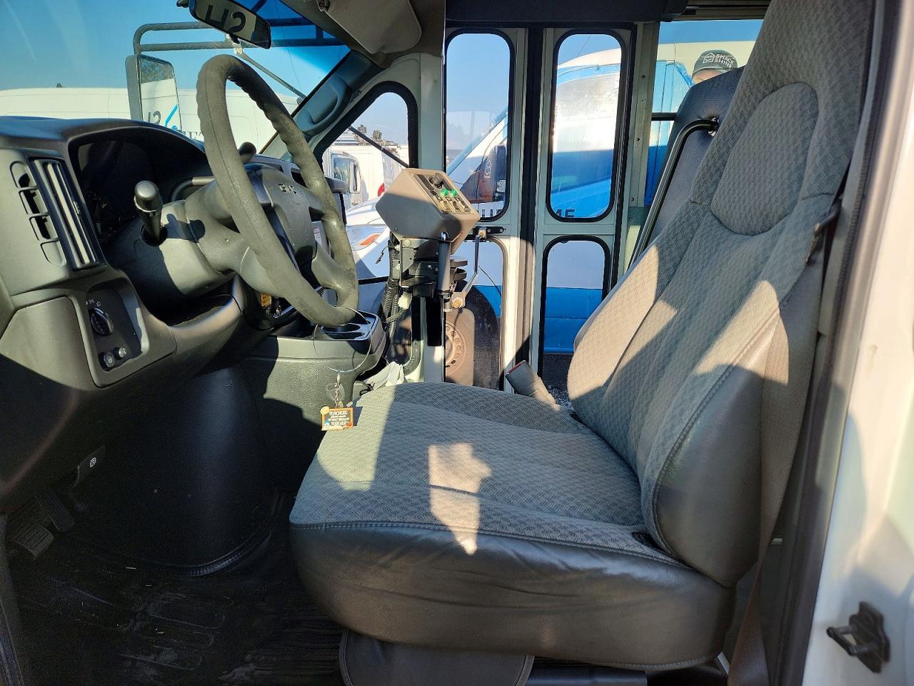 2004 GMC Savana Cutaway G3500