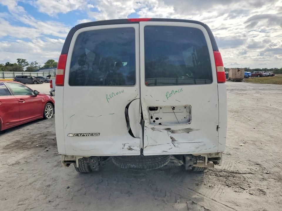 2017 Chevrolet Express G3500 LT