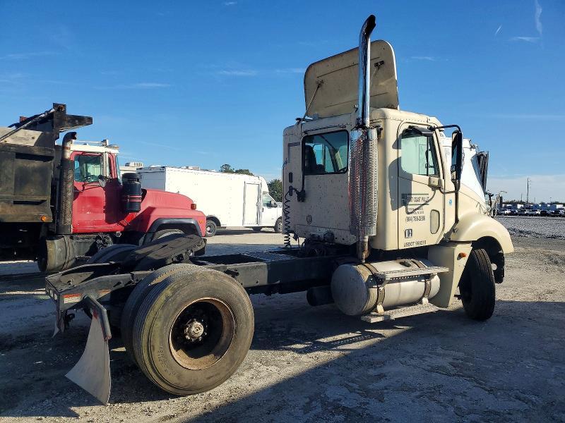 2006 Freightliner Columbia 120 Semi Truck