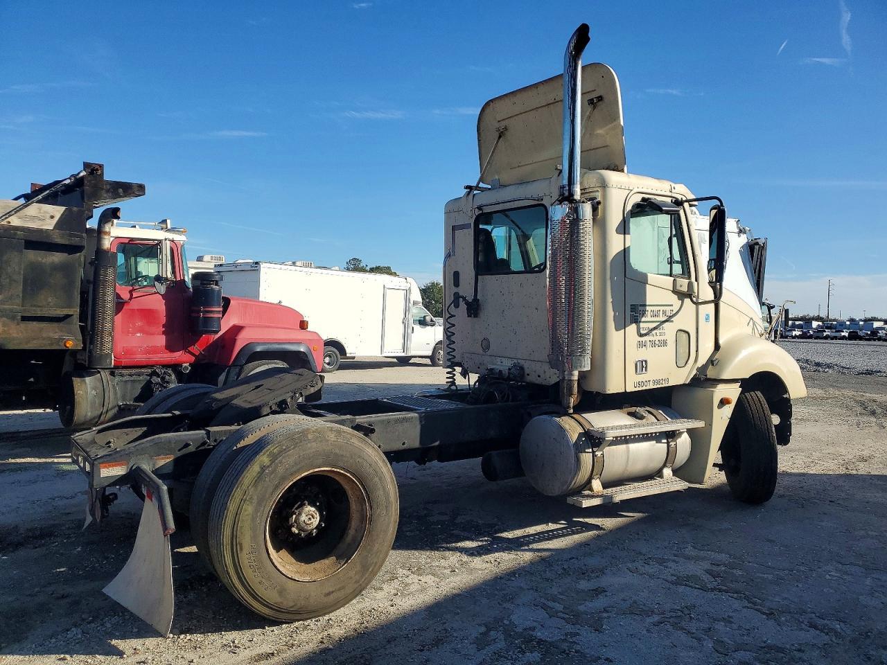 2006 Freightliner Columbia 120 Semi Truck