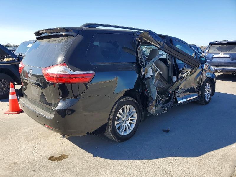 2016 Toyota Sienna xle 8-passenger