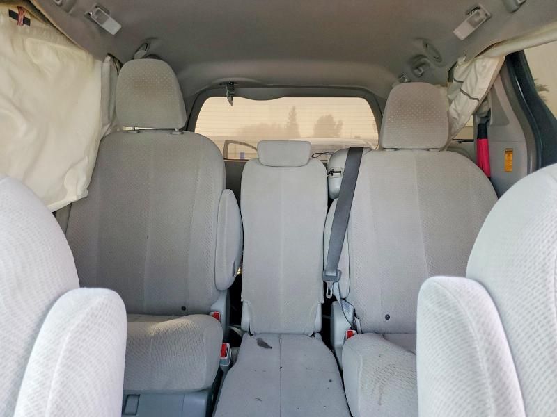 2014 Toyota Sienna le