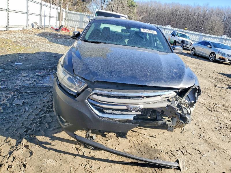 2018 Ford Taurus sel