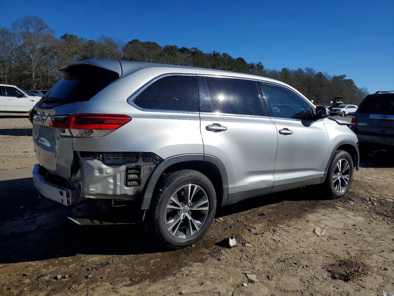 2019 Toyota Highlander le