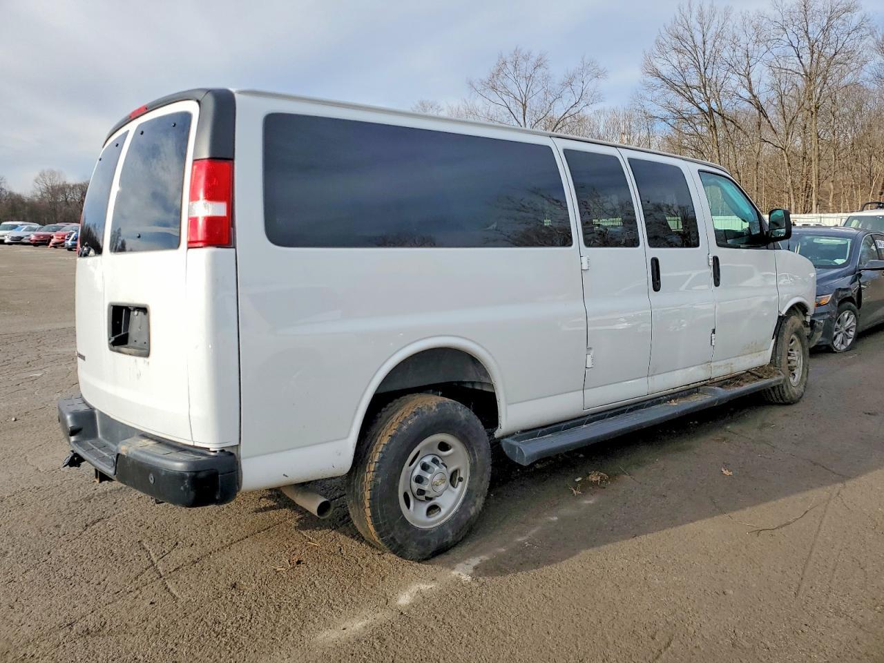 2022 Chevrolet Express G3500 LS