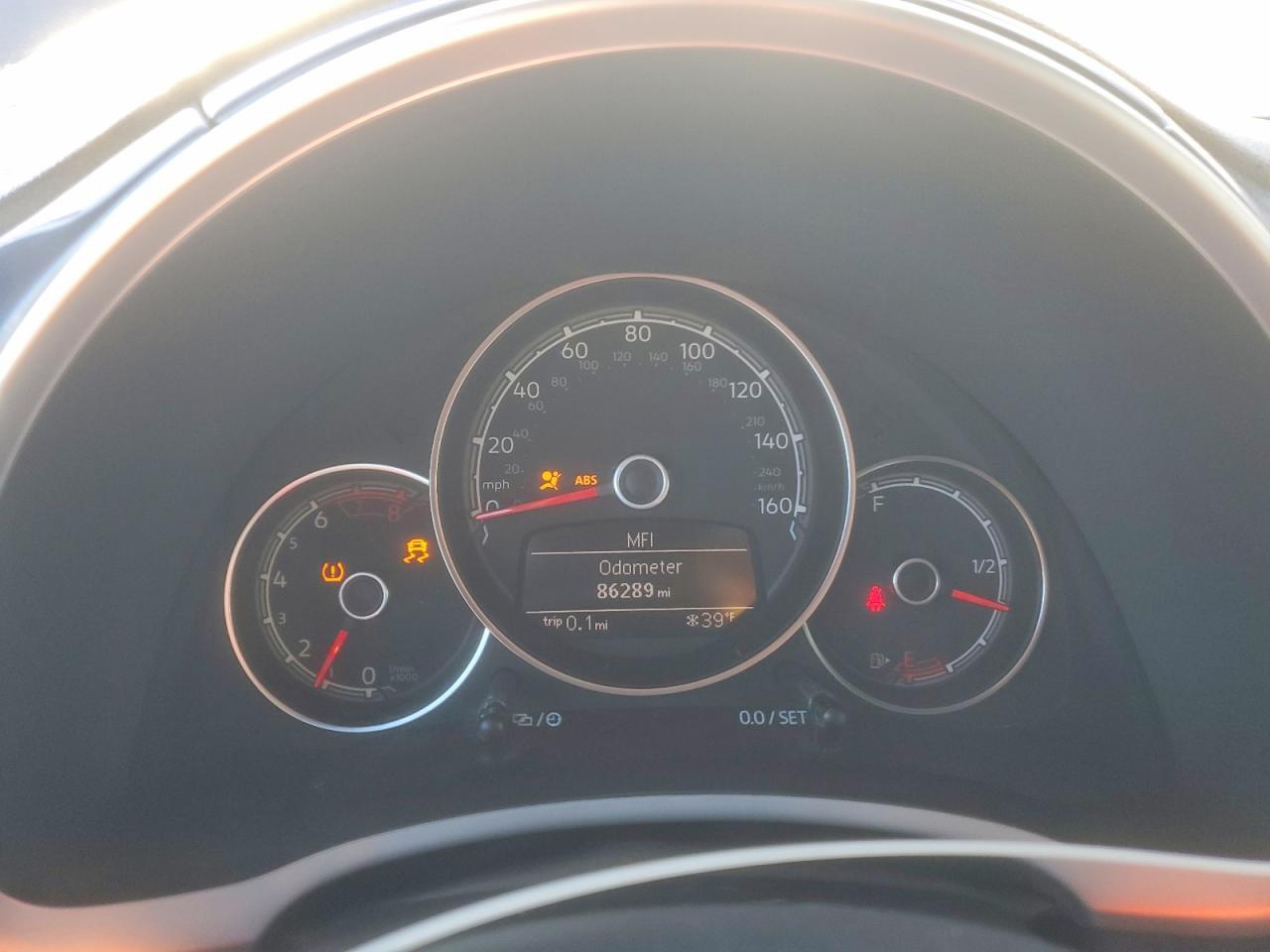 2019 Volkswagen Beetle s