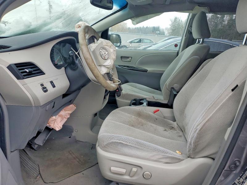 2011 Toyota Sienna le
