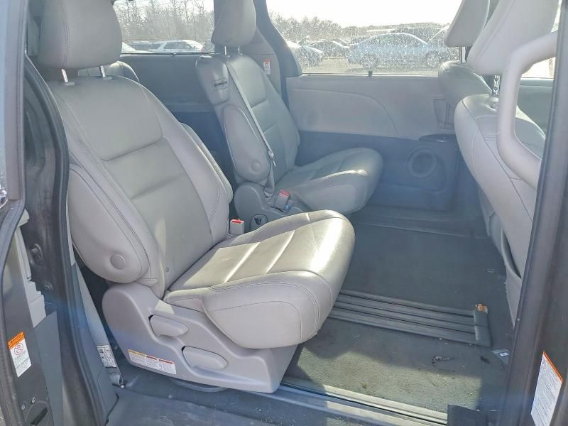 2020 Toyota Sienna xle