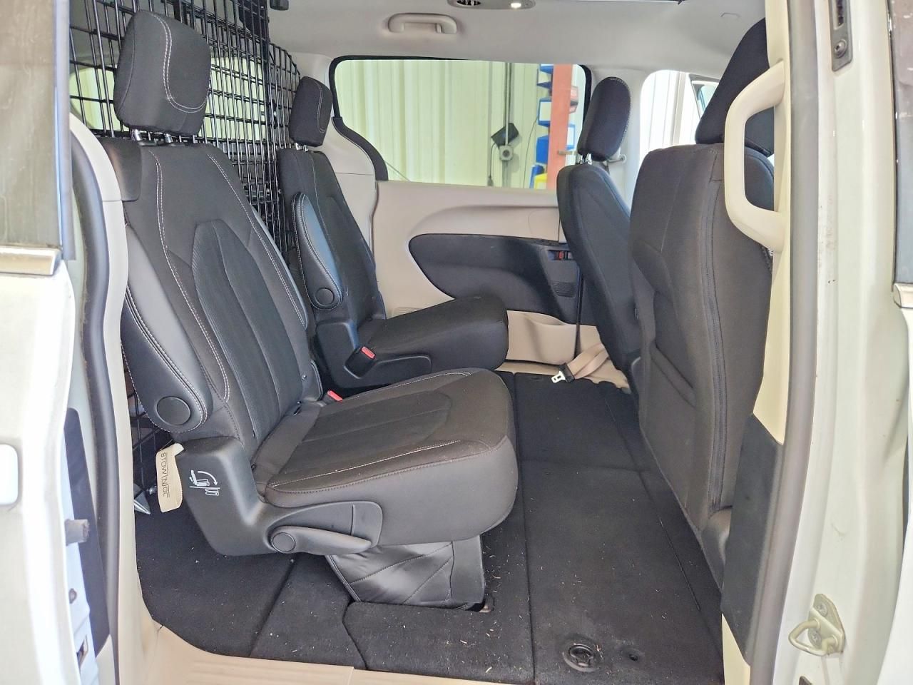 2024 Chrysler Voyager lx