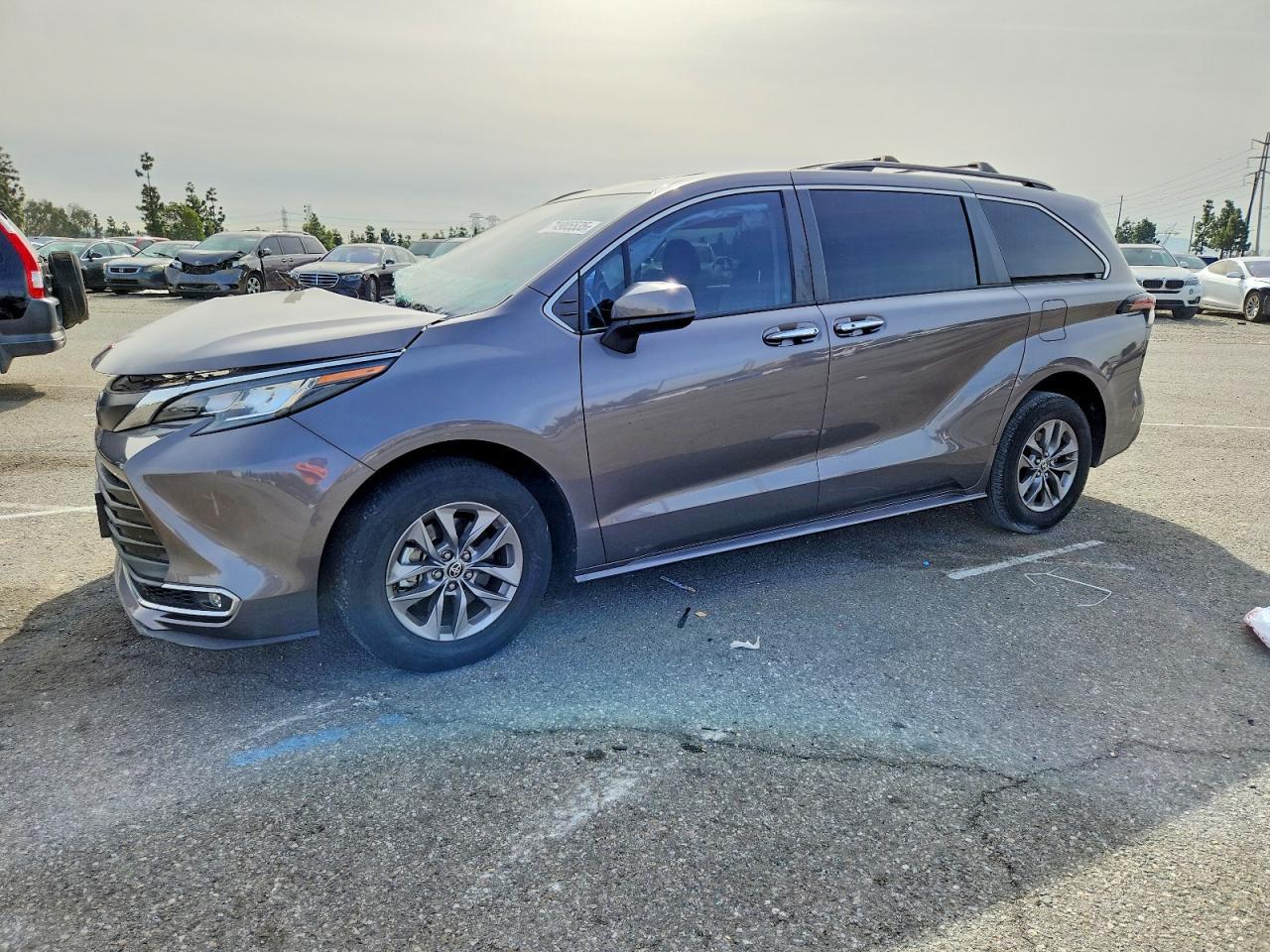 2023 Toyota Sienna xle 7-passenger