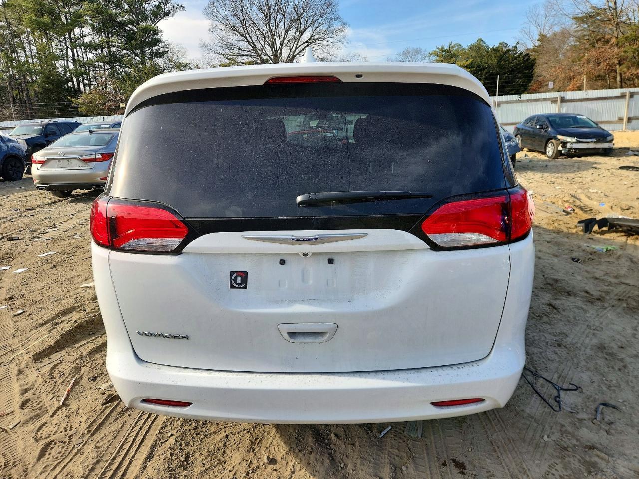 2020 Chrysler Voyager lx