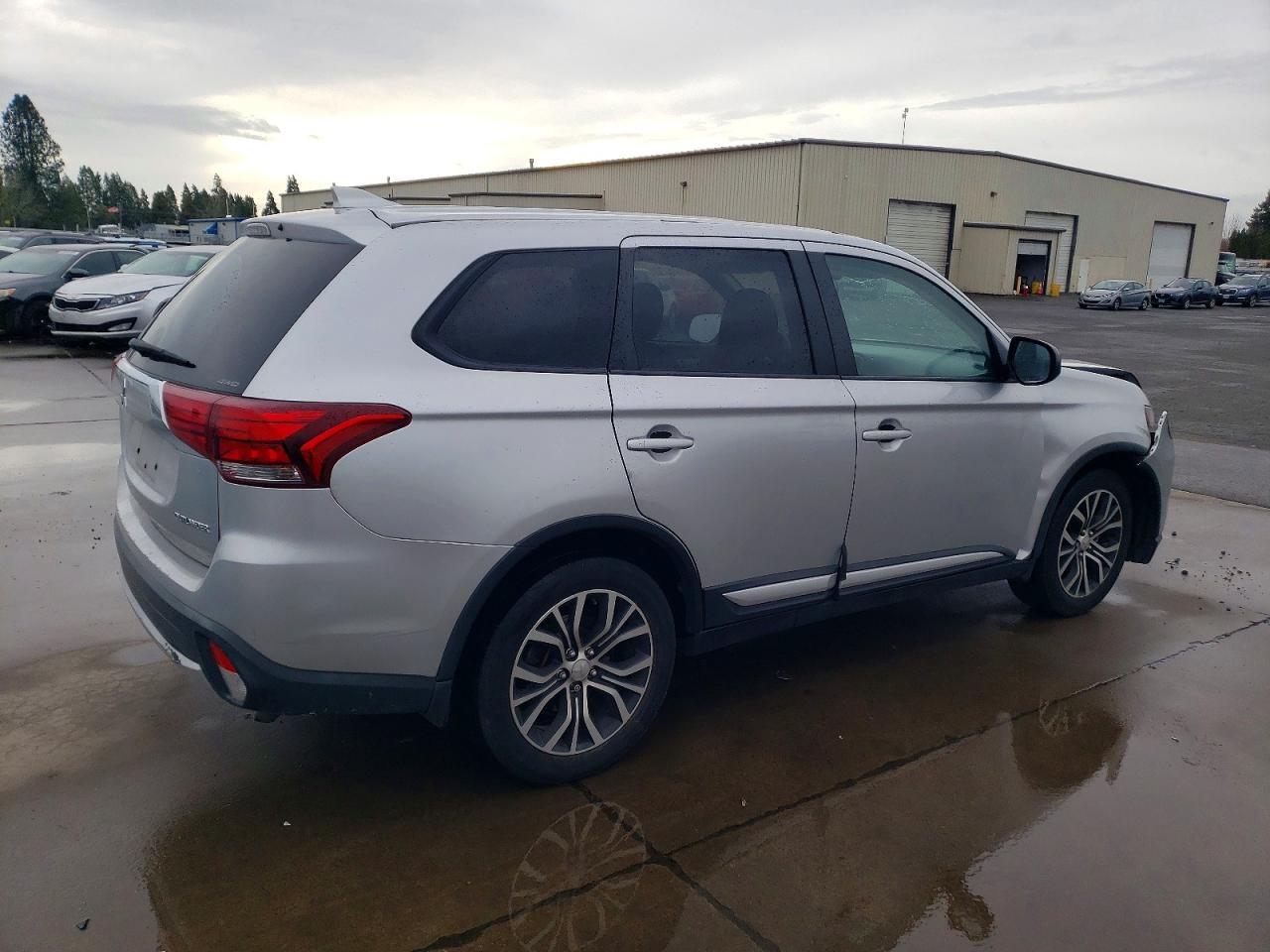 2018 Mitsubishi Outlander es