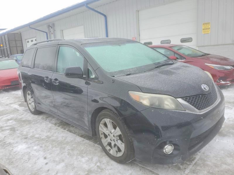 2011 Toyota Sienna se 8-passenger