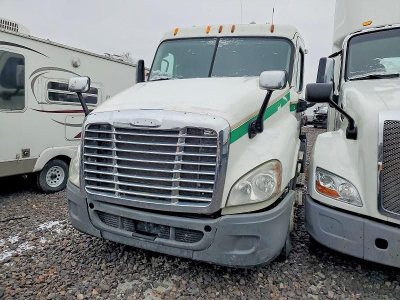 2013 Freightliner Cascadia Semi Truck
